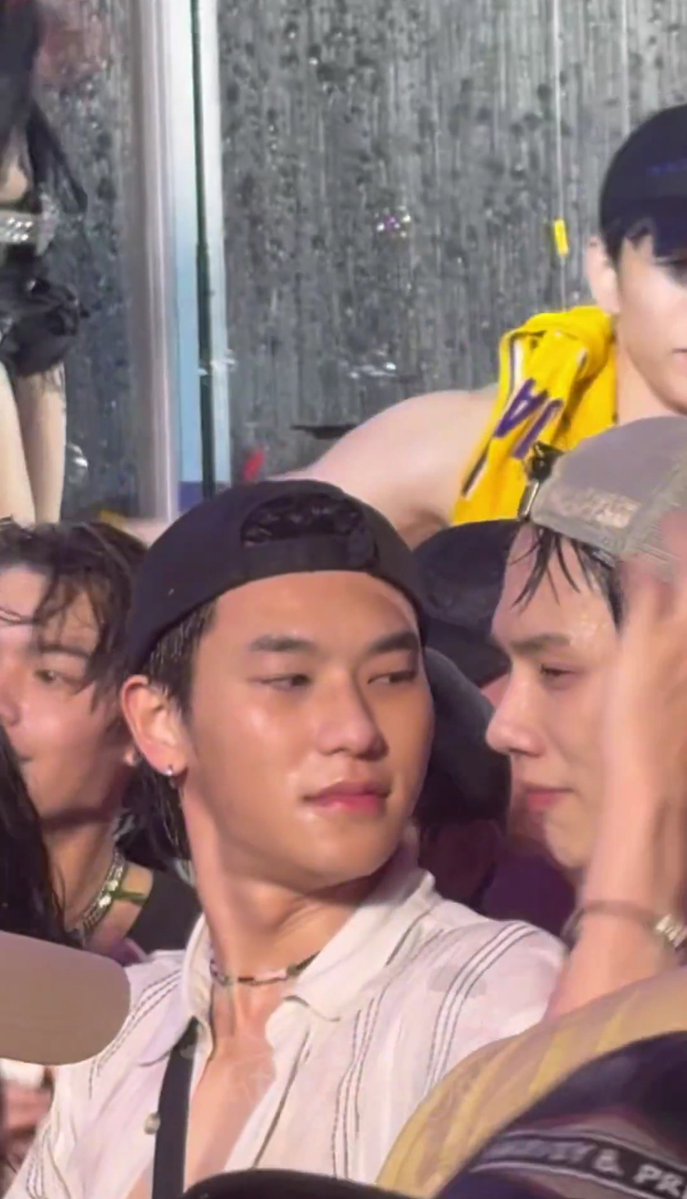 福路衣柜 tweet media