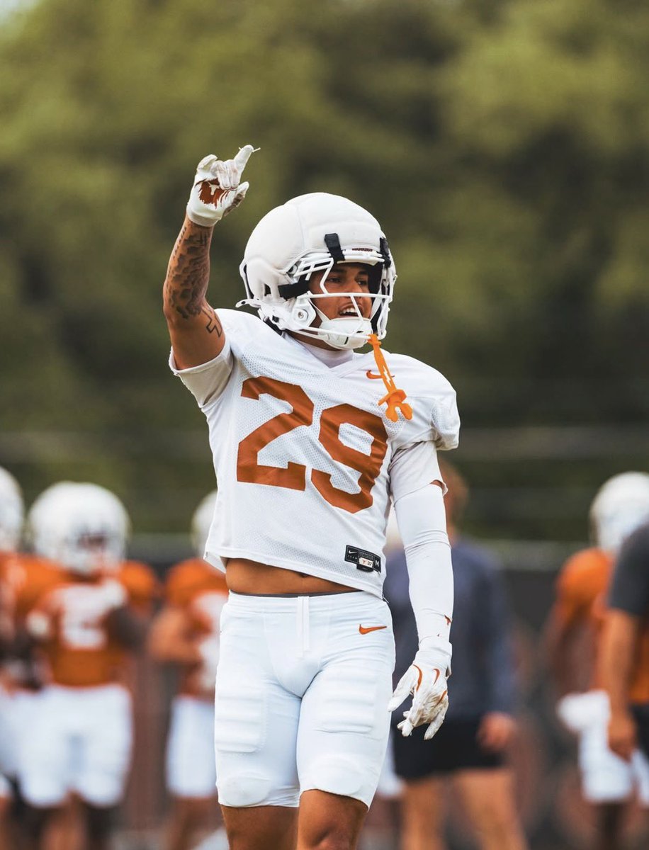 HornsNewsIG's tweet photo. Can't wait for year 2 of Graceson Littleton 🤘🏼 #HookEm https://t.co/7svRN6pkOi