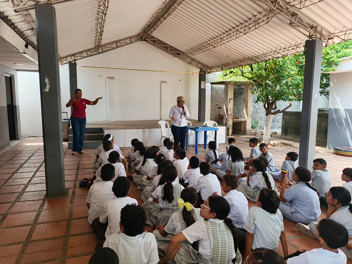 Aire_Energia's tweet image. 💙 Creemos en el poder de la educación para transformar y en estos espacios que, construidos en comunidad, nos acercan a la energía que queremos. Por eso, atendimos el llamado de la Institución Educativa Codesa Sector Primaria, en #Sabanalarga, para compartir un encuentro muy