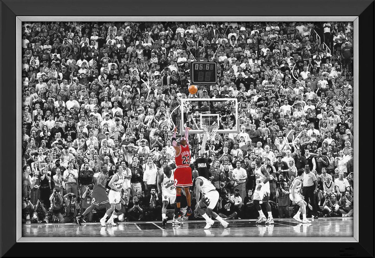AllMyCoin's tweet photo. @ThrowbackHoops The most iconic thing about this moment is the fans. Their faces. They’ll all already knew it was over. https://t.co/B31F9JxjSj
