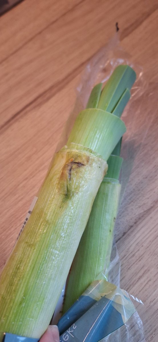 Kinglassielass's tweet photo. @sainsburys your organic range is utterly dire. Delivered to me today, with today's date, and just look at it. https://t.co/DK3W3hN4XV
