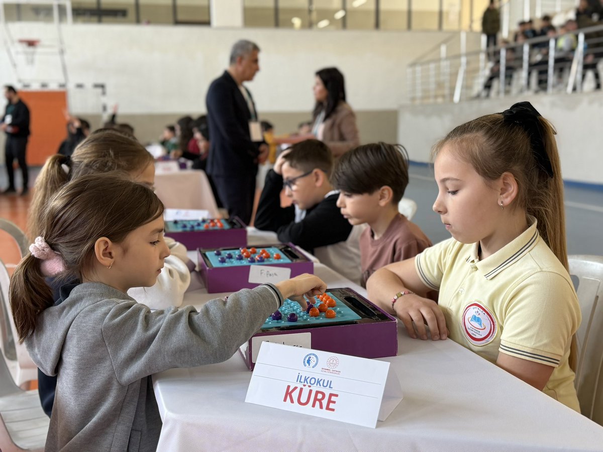catalca_mem's tweet photo. Geleneksel Akıl ve Zekâ Oyunları etkinliğimiz, Prof. Dr. Fuat Sezgin İlk-Ortaokulu spor salonunda başarıyla gerçekleştirildi.

Düşünme, strateji geliştirme ve problem çözme becerilerinin ön plana çıktığı bu anlamlı organizasyonda öğrencilerimiz hem rekabet etti hem de öğrenmenin keyfini yaşadı. ♟️

🏆 Dereceye giren öğrencilerimizi tebrik ediyor,
👏 Katılım sağlayan tüm öğrencilerimize,
🎓 Süreci özveriyle yürüten değerli hakemlerimize ve emeği geçen herkese teşekkür ediyoruz.

@istanbulilmem @MucahitYentur @suleymanceylan @prof_ilk