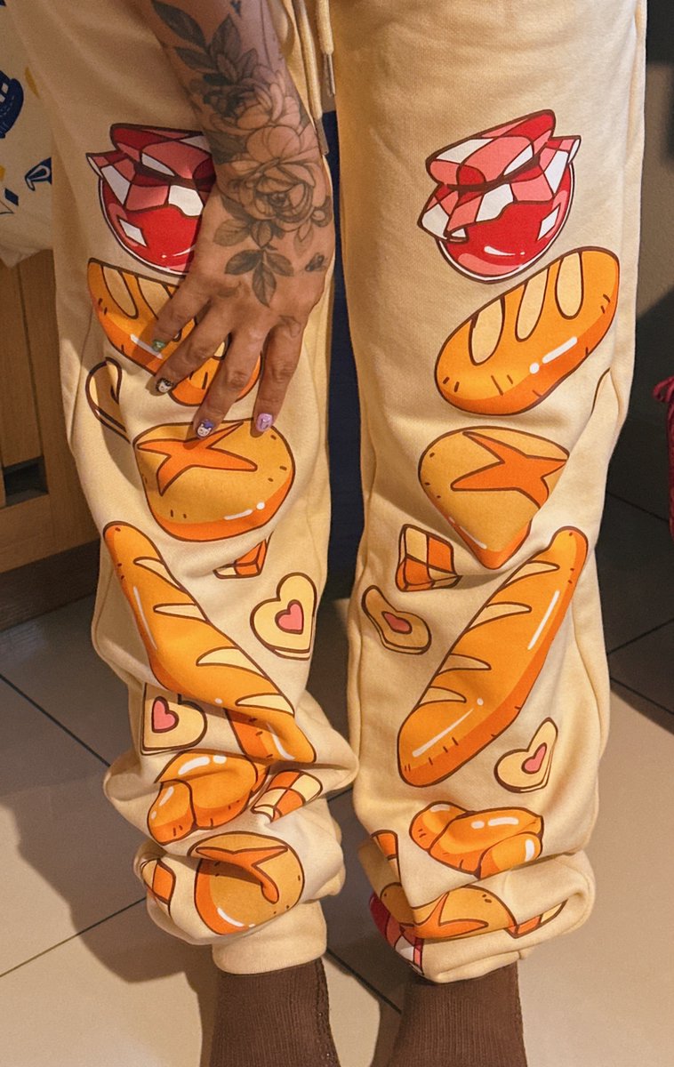 meyoco_'s tweet image. bread joggers revamp 🥐🥖🍞
