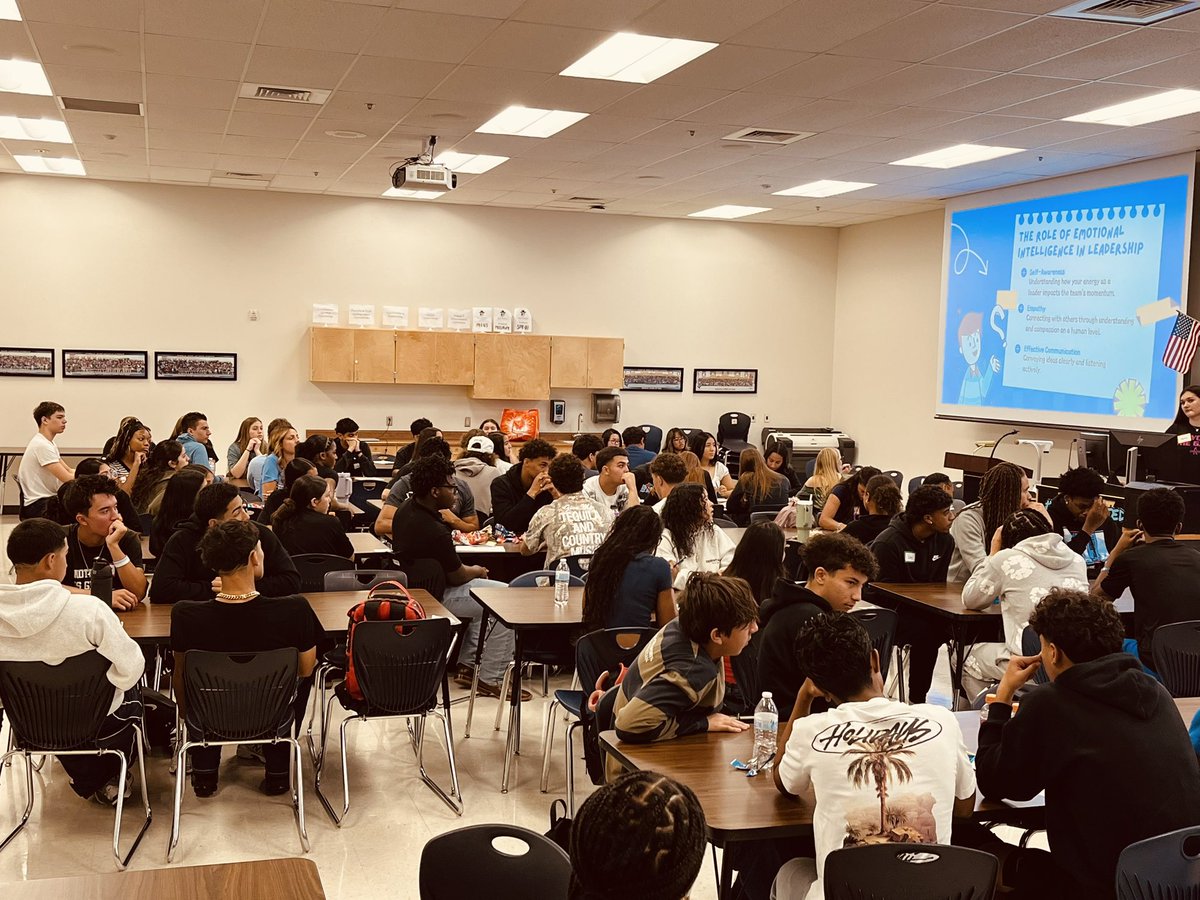 Rick_Yzaguirre's tweet image. Our @NISDHarlan athletes did an amazing job leading the Student Athlete Leadership Summit!!! Great job Hawks!!! #HawkYeah @NISD_Athletics