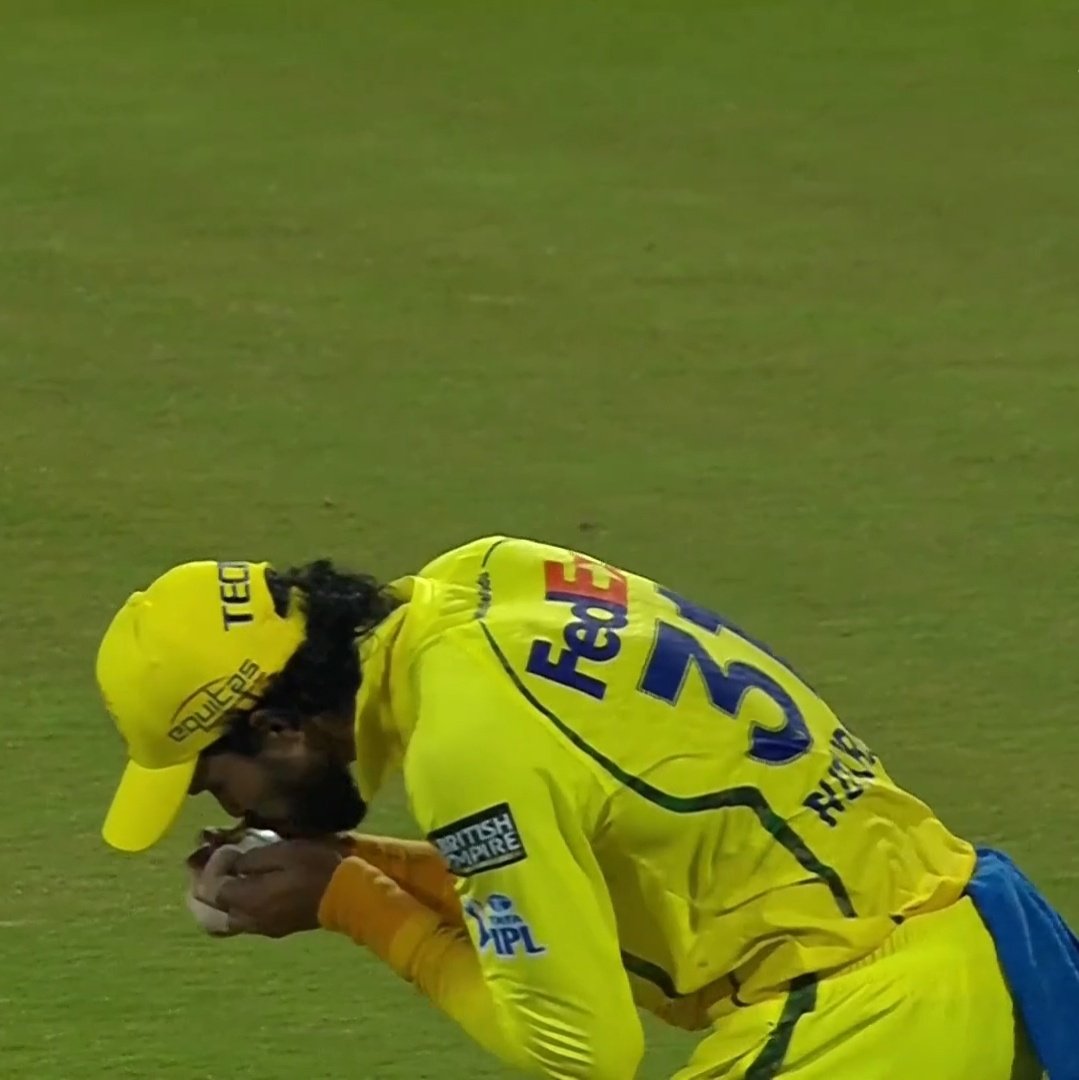 Look at my captain cherishing a simple catch. Man is suffering so bad 😭