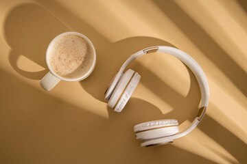 VandemayPremium's tweet photo. Drink coffee and listen to music https://t.co/45s7KpcJdS