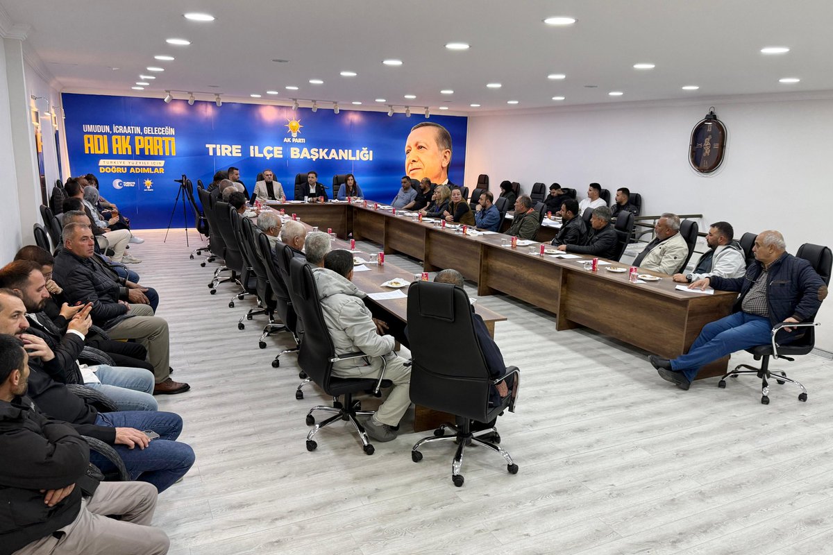 KUgurlu's tweet photo. AK Parti Tire İlçe Başkanlığımızda; Genel Başkanımız, Cumhurbaşkanımız Recep Tayyip Erdoğan’ın liderliğinde, Teşkilat Başkanımız Ahmet Büyükgümüş’ün takdirleri ve İl Başkanımız Bilal Saygılı’nın öncülüğünde aylık mahalle başkanları toplantımızı gerçekleştirdik.

AK Parti’nin kılcal damarları olan kıymetli mahalle başkanlarımızla; 2028 ve 2029 hedeflerimiz doğrultusunda kapsamlı ve derin bir istişare yaptık.

Mahallelerimizden gelen talep, öneri ve ihtiyaçları tek tek ele alarak çözüm yollarını birlikte değerlendirdik. Çünkü biz; sahayı dinleyen, milletiyle yol yürüyen bir teşkilatız.

Tire için canla başla çalışmaya, her mahallemize dokunmaya kararlıyız. 🇹🇷

@Bilalsaygili
@abuyukgumus
@drmustafaesgin
@adnangunnar

A. Kadir Uğurlu 
Ak Parti Tire İlçe Başkanı
