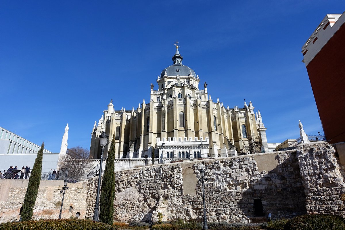 KatySnchez's tweet photo. Catedral de la Almudena cripta #cripta #catedral #LaAlmudena #hacerfotos https://t.co/6MwnoGckPt