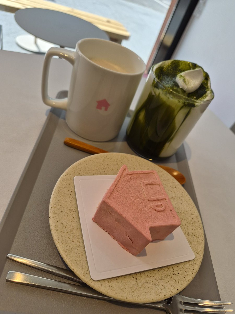 pri3an's tweet photo. Finally got to visit Haru &amp; did a bit of WFH(aru) with @cdngirl831 since it wasn't too busy. The matcha cream latte was so yummy! 😍 The hallabong ade was also very tasty 😋 The signature house was good to try; would love to try others next time.

We saw Donghwa &amp; Haemom briefly. https://t.co/J0gywL6m30