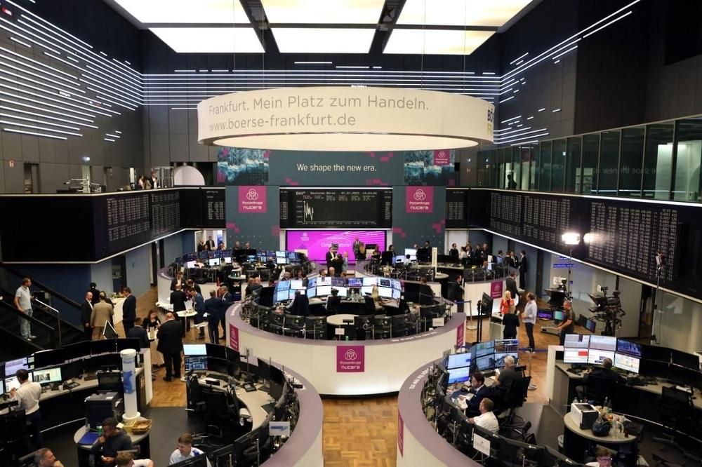 الأسهم الأوروبية تغلق على ارتفاع

أغلقت الأسهم الأوروبية اليوم عند أعلى مستوى لها فيما يزيد على شهر، مع ترحيب المستثمرين بمؤشرات عن استئناف محادثات السلام في الشرق الأوسط، رغم التحذيرات من تداعيات الحرب. وقد أغلق المؤشر ستوكس 600 مرتفعًا...

alyooom.om/5370

#اقتصاد