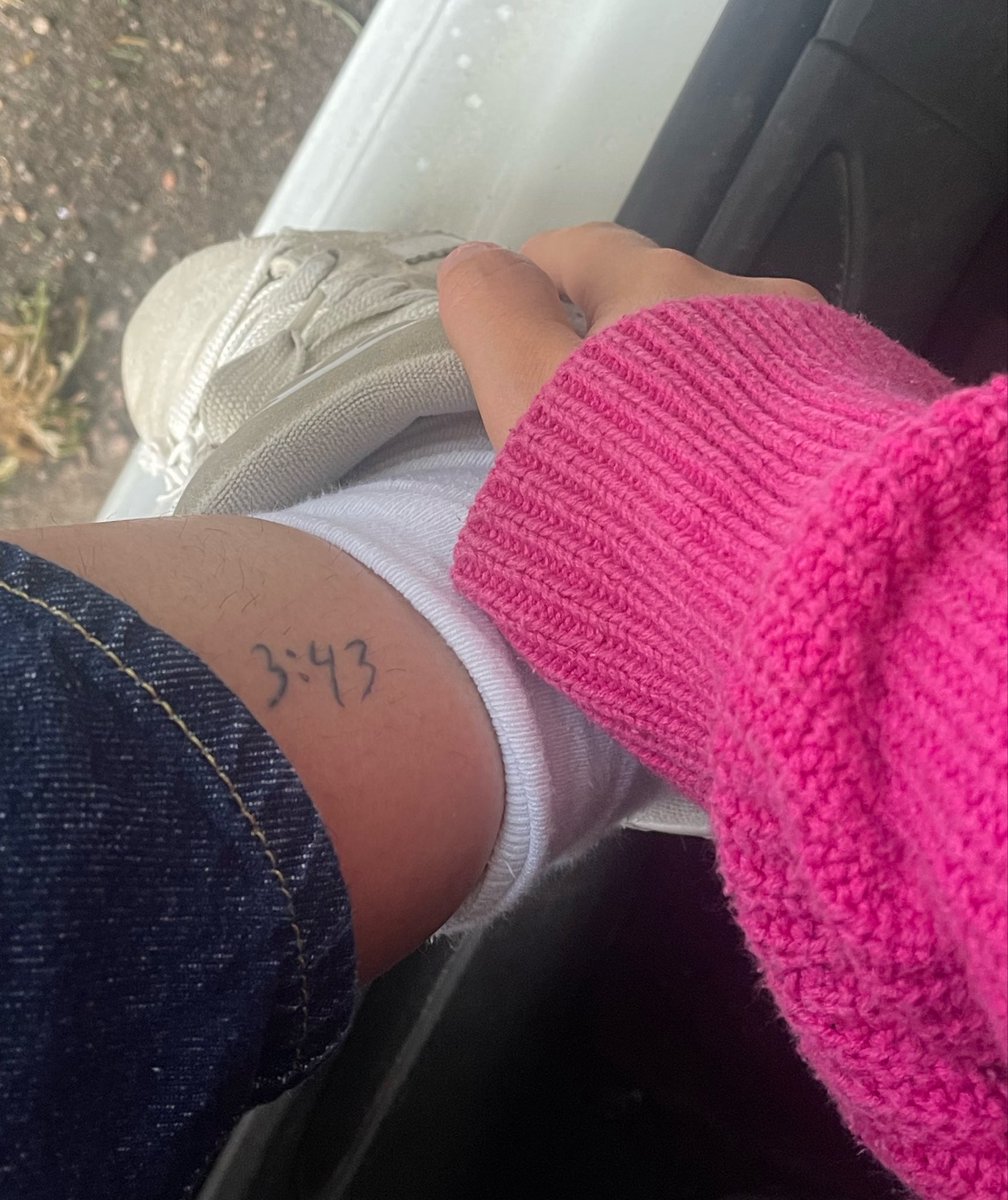 lennsg's tweet photo. si os digo que solo tengo estos dos tatuajes me vais a creer? https://t.co/kW8ayFmohY