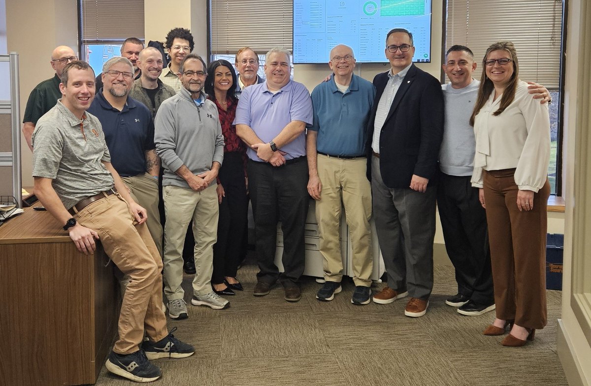 SolvayBank's tweet photo. Please join us in congratulating David Reed on his 25th Anniversary with Solvay Bank! 🎉

David, your dedication and commitment over the years has made a lasting impact. Thank you for everything you bring to Solvay Bank, we are grateful to have you! 💙 https://t.co/n1msfagCFC