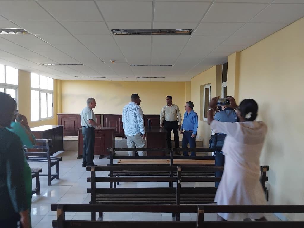 Durante su recorrido por la provincia más oriental de Cuba, el presidente del <a href="/TSupremoCU/">TSupremoCU</a> junto autoridades del Partido y el Gobierno, recorrió la nueva sede del Tribunal Provincial de Guantánamo,próxima a inaugurarse.
¡Mejorando las condiciones de trabajo y el servicio judicial!