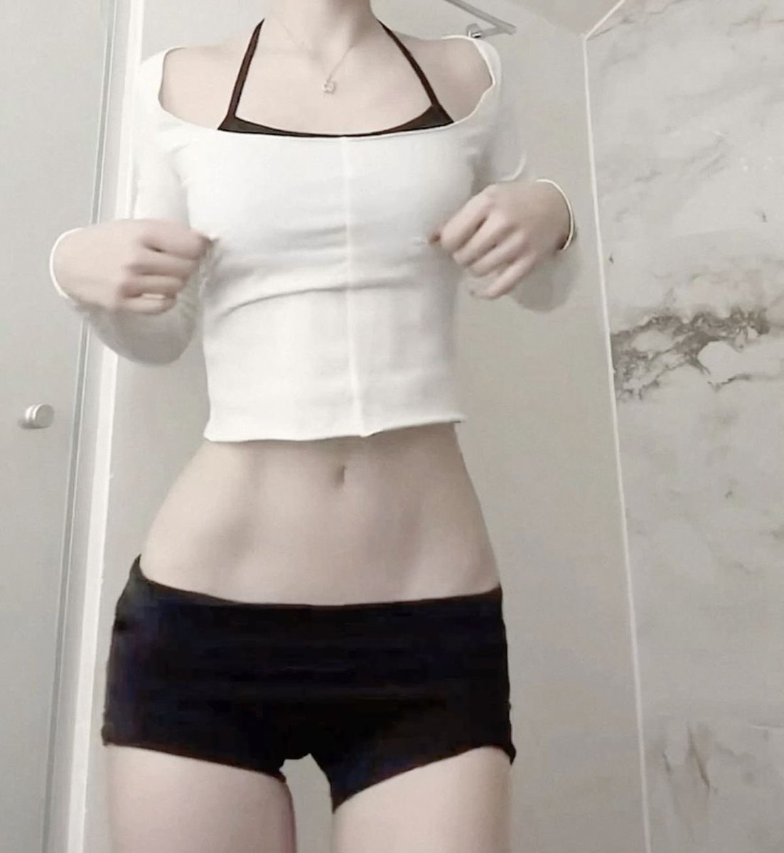 kttist's tweet photo. 48 days until summer ♡ https://t.co/0lYUz0msjf