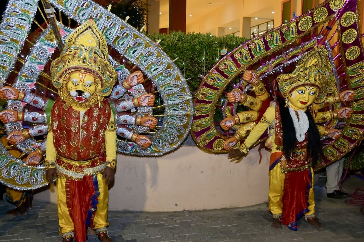 PravatiPOdisha's tweet image. ଓଡ଼ିଆ ଅସ୍ମିତାର ଉତ୍ସବ ଓଡ଼ିଆ ପକ୍ଷର ଉଦଯାପନୀ ଦିବସରେ ଯୋଗଦେବା ଅବସରରେ ପାରମ୍ପରିକ ଶୈଳୀରେ ସ୍ୱାଗତ ଓ ସମ୍ବର୍ଦ୍ଧନା ପାଇଁ ଧନ୍ୟବାଦ ଜଣାଉଛି । #OdiaPakhya #Odisha #Odia