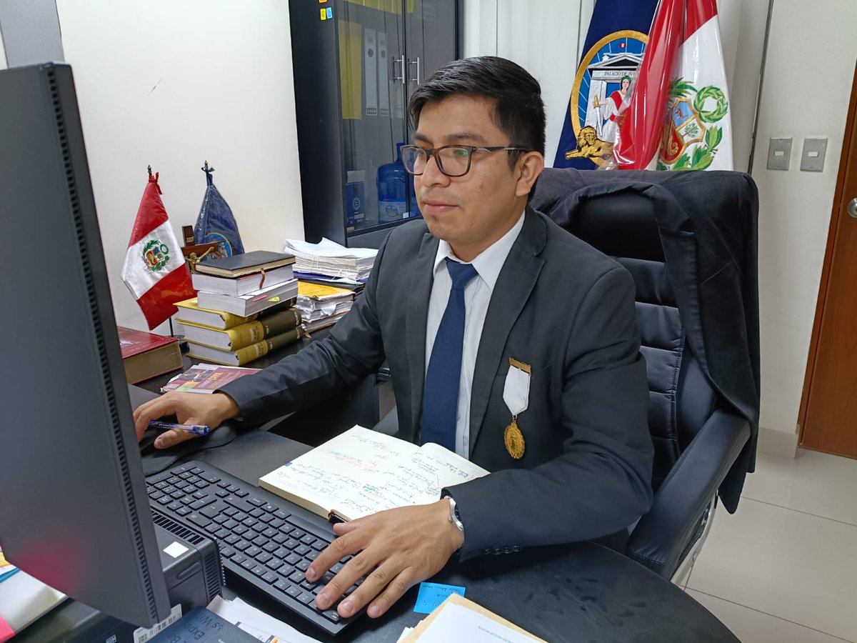 CS_JusticiaPV's tweet photo. #NotaInformativa | ⚖️Jueces y personal de los Juzgados de Paz Letrado de la sede CISAJ de Puente Piedra participan en la Jornada de Descarga de Escritos correspondientes al año 2025, la cual se desarrolla del 13 al 17 de abril. https://t.co/wnRRvgyJhb
