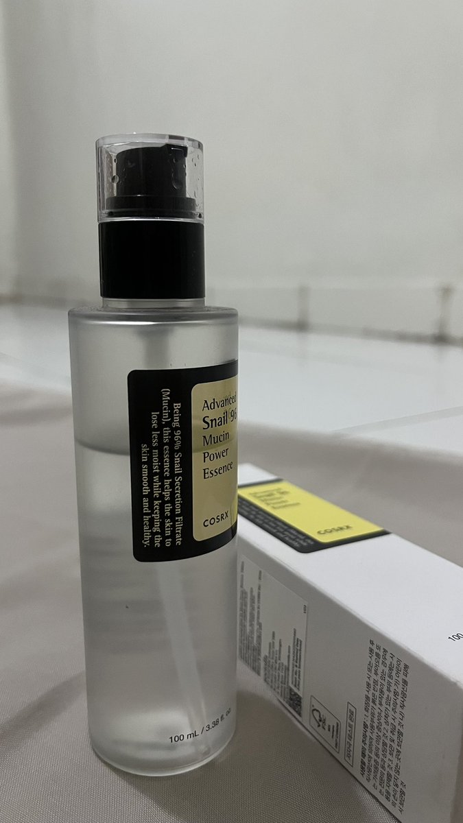 urrrheaven's tweet photo. WTS💸
Snail Mucin Essence Cosrx 

Aku beli offstore di soco jd dijamin 100% ORI🤍
dijual krn ternyata kulitku lebih cucok yg cosrx oil free. Jd krn nganggur mo dijual aja, isi masih 75%

harga asli kurleb bisa tengok pict 4

💸Aku jual 70.000 aja💸
link oren aku drop dibawah ya https://t.co/S9tDZvonBE