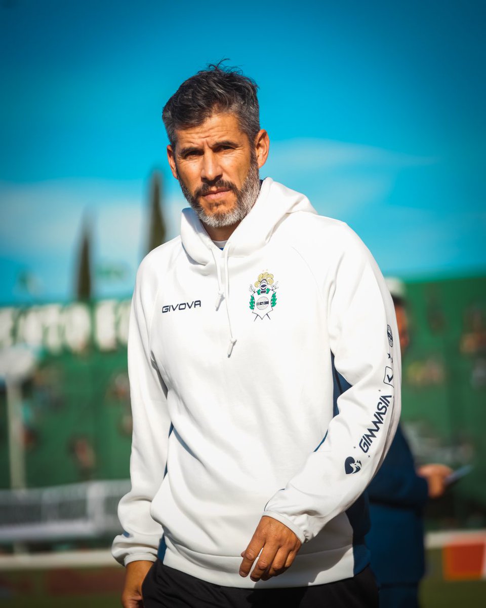 #CGE #GELP 🎙️ "SI ME DICEN DE SEGUIR, SEGUIRÉ"

🗣️ Luego de la victoria de GIMNASIA ante Sarmiento en Junín, ARIEL PEREYRA habló en conferencia de prensa. Analizó lo que dejó el partido y habló de su futuro inmediato 

💬 Repasá la palabra del DT: triperomaniacos.com.ar/2026/04/si-me-… 📝