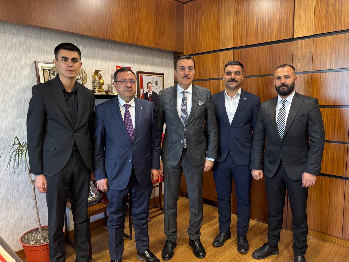 slckozcn1's tweet photo. İl Başkanımız Ali Bakan ile Birlikte, Önceki Dönem Gümrük ve Ticaret Bakanımız, Malatya Milletvekilimiz Bülent Tüfenkçi’yi ziyaret ettik.
Kabulleri ve samimiyetinden dolayı teşekkür ederiz. https://t.co/wCMfxb4KZj