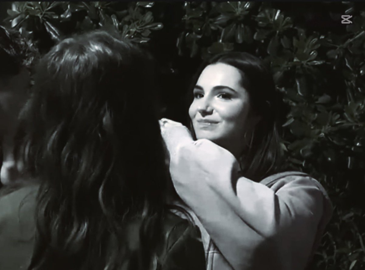 sara_costa92164's tweet image. comunque questi sguardi sono stati pura immaginazione #amici25