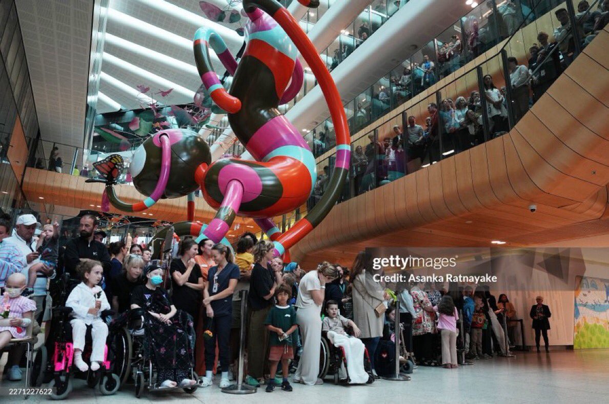 LuckyRevin's tweet photo. The crowd and the balconies tell the real story!! 🤷‍♀️ https://t.co/PDYcuKA6z1