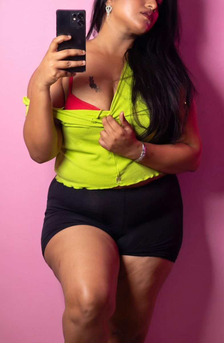 Oye_Ninne_X's tweet photo. Siri Naidu aka Thota Durga UNSEEN EXCLUSIVE 🥵 

Tonight's gonna be too long 💦💦💦💦 https://t.co/TnhgxlaPw9