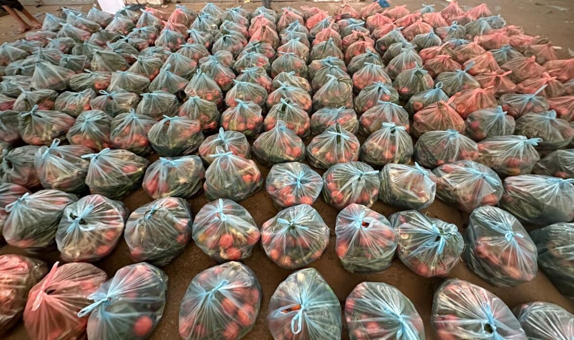 Vegetable prices in Gaza have risen sharply. Mothers have begun to cry out in pain and sadness, as it has become very difficult for them to provide even the most basic needs.

My friend  <a href="/noor_supernova7/">SO?</a> and I have decided to raise $1,000 for our first campaign to buy vegetables