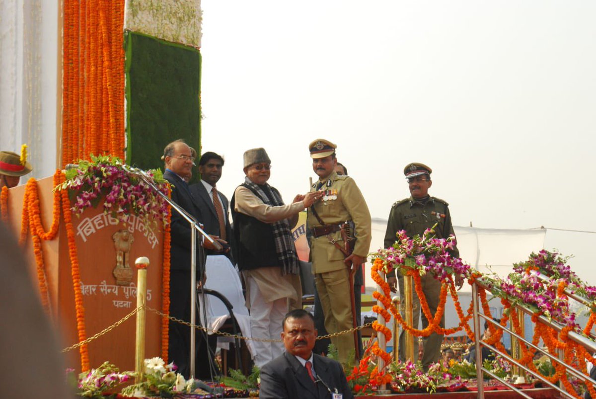 sunilkbv's tweet image. गांधी मैदान पटना में द्वितीय राष्ट्रपति वीरता पदक प्राप्त करते हुए।
#Nitishkumar
#Bihar #Education