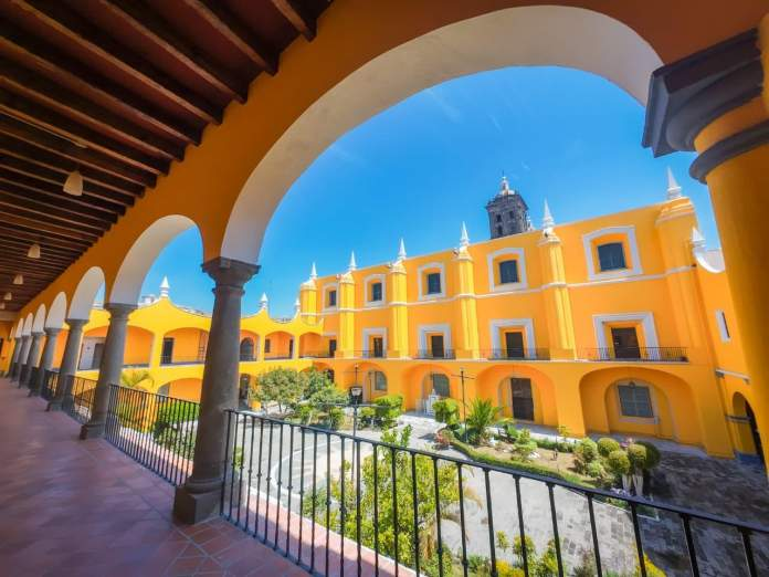 JornadaOriente's tweet photo. 📚🏛️ #Cultura| El Colegio de San Pablo reabrirá sus puertas, el domingo 19 de abril se inaugurará su rehabilitación con la entrega de la colección 25 para el 25 del @FCEMexico. 

https://t.co/LFbOMrYaSS https://t.co/CArh9bsxmB