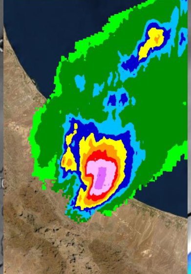 Albus3idi7's tweet photo. @al_alree7 كانت سوبر سل، يومها كان رمضان. 
الريح ما بقت شى ما كسرته.
وللان آثار الرياح في النخيل و الأموال باقية. 

الصور المرفقة توضح شكل الـ Hook, تأكيد لوجود دوران للعاصفة والفيديو يؤكد ذلك. ( إعصار قمعي ). 

الـ up draft واضح تأثيرة على عموم ولاية صحم وأجزاء من الخابورة. 

أيام جميلة https://t.co/Uub24egPaW