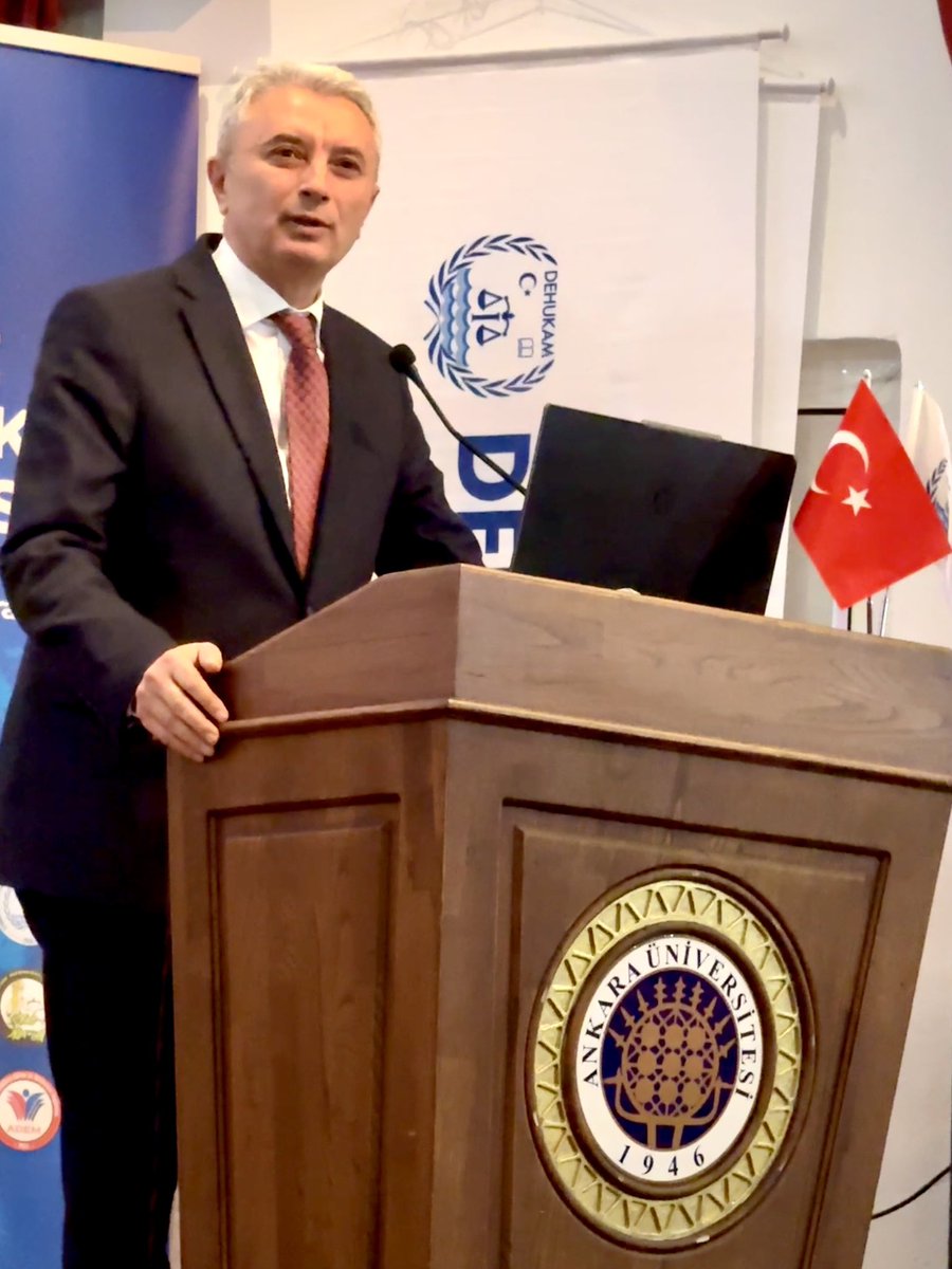 bsgmtr's tweet photo. 📍@Dehukamtr tarafından,@AnkaraUni ev sahipliğinde düzenlenen 2. Deniz Hukuku Zirvesi başladı.

🗺️ Zirve kapsamında Genel Müdürümüz @turgayturkyilmz, “Türkiye’nin Balıkçılık Politikaları” başlıklı sunumunu gerçekleştirdi. Sunumda; Türk balıkçılık yönetim modeli, denizel canlı kaynaklar ile yaşam alanlarının korunması, uluslararası balıkçılık kurallarıyla uyum, balıkçı filomuzun uluslararası sulardaki faaliyetleri ve balıkçılığımızın BM Deniz Hukuku ile ilişkisi ele alındı.

🗓️14–15 Mayıs tarihlerinde devam edecek zirvede, deniz hukuku ve ilgili alanlara dair güncel başlıklar kapsamlı şekilde değerlendirilmeye devam edecek.

@TCTarim