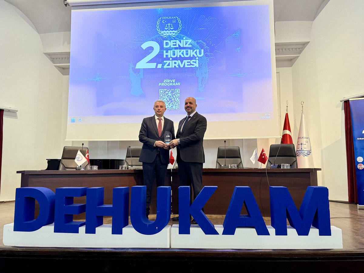 bsgmtr's tweet photo. 📍@Dehukamtr tarafından,@AnkaraUni ev sahipliğinde düzenlenen 2. Deniz Hukuku Zirvesi başladı.

🗺️ Zirve kapsamında Genel Müdürümüz @turgayturkyilmz, “Türkiye’nin Balıkçılık Politikaları” başlıklı sunumunu gerçekleştirdi. Sunumda; Türk balıkçılık yönetim modeli, denizel canlı kaynaklar ile yaşam alanlarının korunması, uluslararası balıkçılık kurallarıyla uyum, balıkçı filomuzun uluslararası sulardaki faaliyetleri ve balıkçılığımızın BM Deniz Hukuku ile ilişkisi ele alındı.

🗓️14–15 Mayıs tarihlerinde devam edecek zirvede, deniz hukuku ve ilgili alanlara dair güncel başlıklar kapsamlı şekilde değerlendirilmeye devam edecek.

@TCTarim