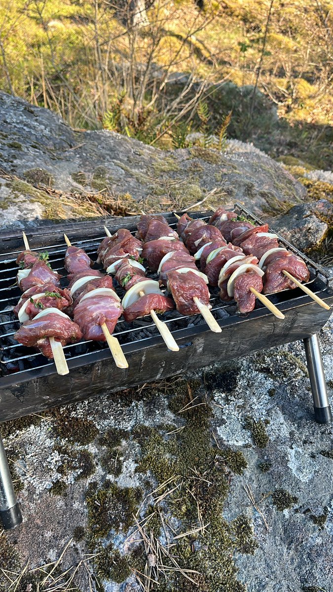 Mr Never Sell tweet media