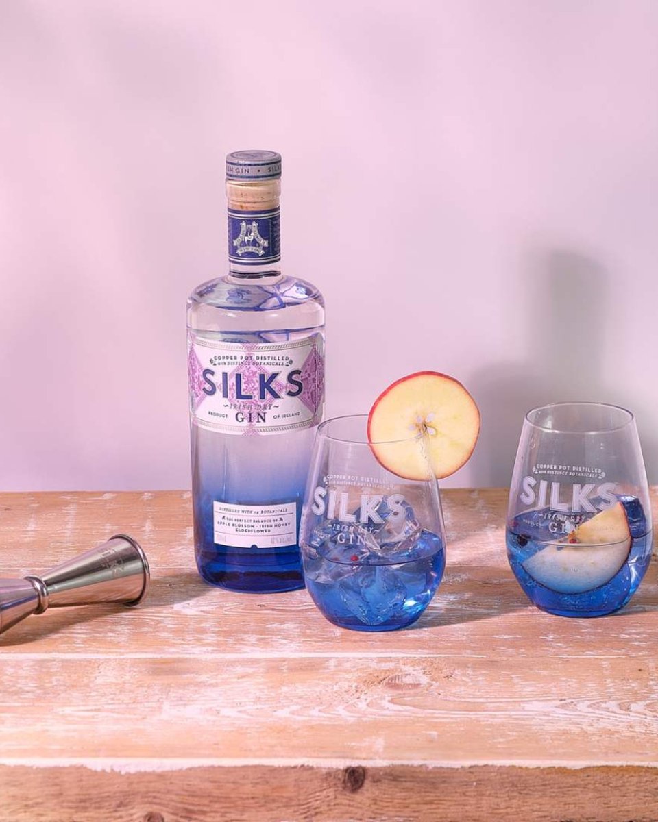 Silksgin's tweet image. Looking for the perfect gift for the gin-lover in your life? 🍸 Silks Gin has you covered with our Silks Gin Gift Box. Order online at boanndistillery.ie or stop by Boann Distillery to find out more.
#Gin #GinAndTonic #CraftGin #IrishGin boanndistillery.ie/our-spirits/si…