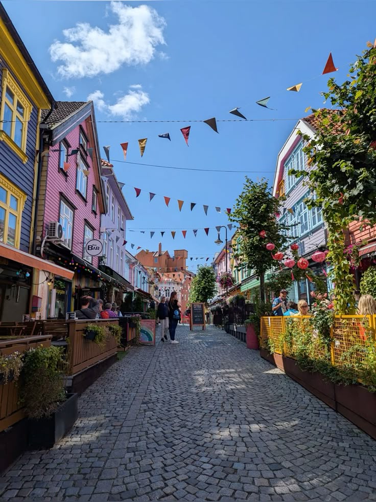 beauti_animals's tweet image. 📍Color Street in Stavanger, Norway 🇳🇴