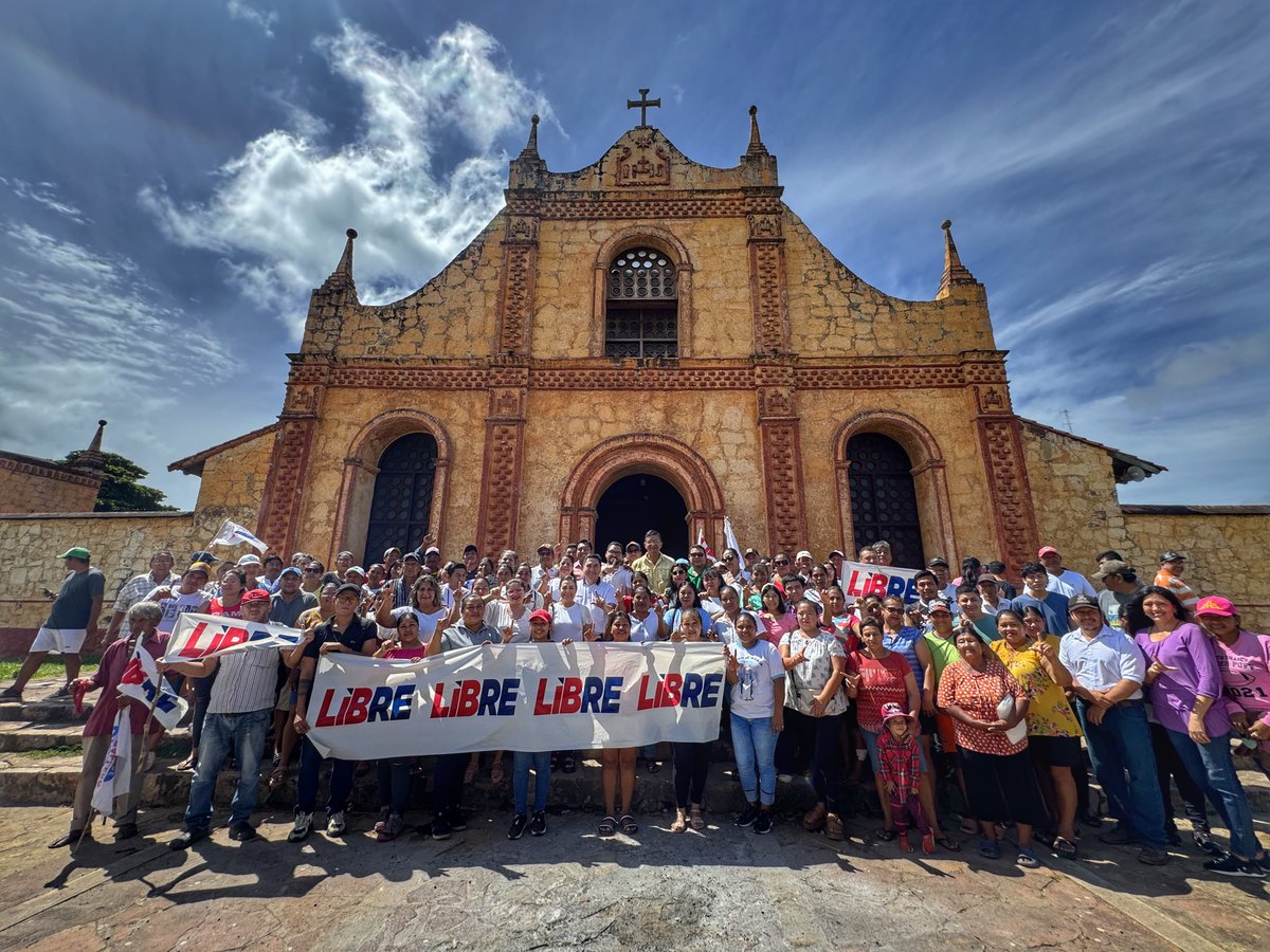 GermainGCV's tweet photo. San José se une con #JPVelasco Gobernador este 19 de abril!

Líderes políticos de LIBRE, Creemos, Democratas y MNR, unieron sus manos por la renovación y el futuro de Santa Cruz con #JPVelasco gobernador y #PaolaAguirre vicegobernadora.

#SantaCruz #VotaLIBRE https://t.co/vCAi8gpYNB