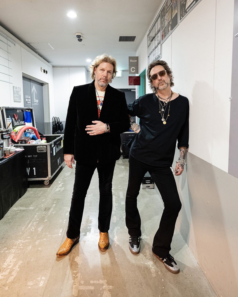 theblackcrowes's tweet photo. Night one in Tokyo - 最高でした 🇯🇵
Arigatō gozaimasu for the love

Back at Zepp DiverCity Tokyo tonight
また今夜 ✌️

📷 @RossHalfin https://t.co/2Hsy7AhcSb