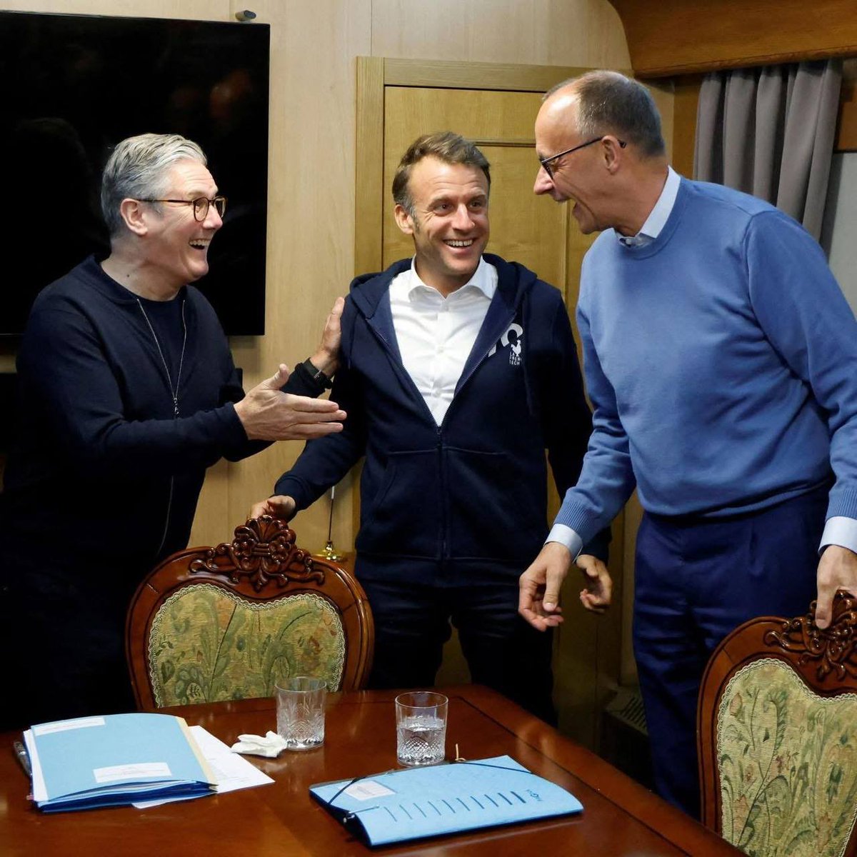 🇨🇵 Le chat tweet media