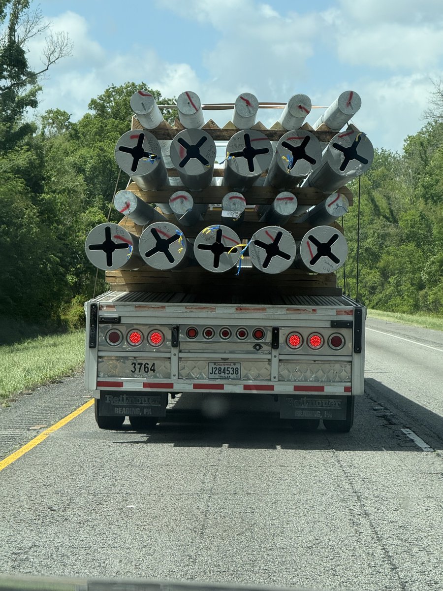 ctarv419's tweet photo. Don't know what project these are going to but this is the biggest Phillips head screws I've ever seen lol https://t.co/rfgubz0Kh7