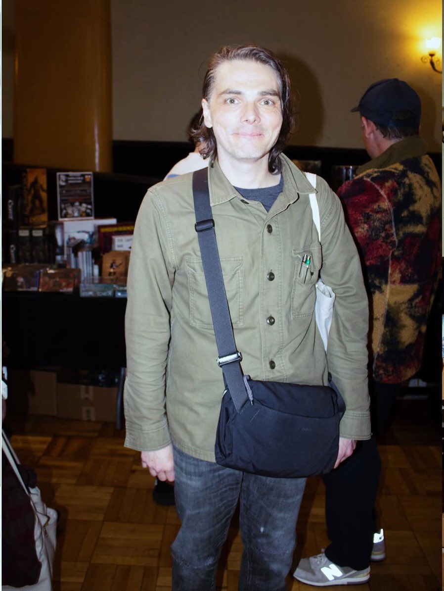 notabikethief's tweet image. i feel like this is the best lighting we've had of her comfort shirt it's so cute