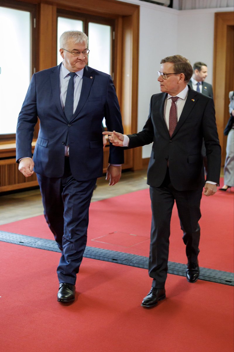 AuswaertigesAmt's tweet image. Willkommen in Berlin @andrii_sybiha. Die #Ukraine kämpft für die Freiheit in Europa - und kann dabei auf 🇩🇪 zählen. Die heutigen 🇩🇪-🇺🇦 Regierungskonsultationen zeigen: Wir arbeiten eng zusammen und intensivieren unsere Beziehungen als strategische Partner weiter. @AussenMinDE