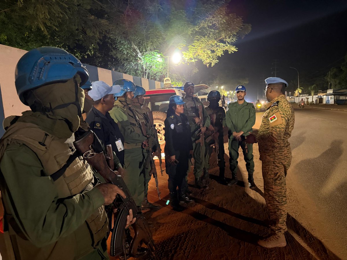UNPOL_RCA's tweet image. Dans cadre #Protection des personnes et de leurs biens, #UNPOL : JTFB, MaurFPU, IndoFPU et les IPO de Bangui accentuent les patrouilles nocturnes motorisées dans la ville et ses périphéries. Les 3e, 6e, 8e ardts ainsi que Bimbo &amp;amp; Bégoua considérés hotspots sont les plus concernés