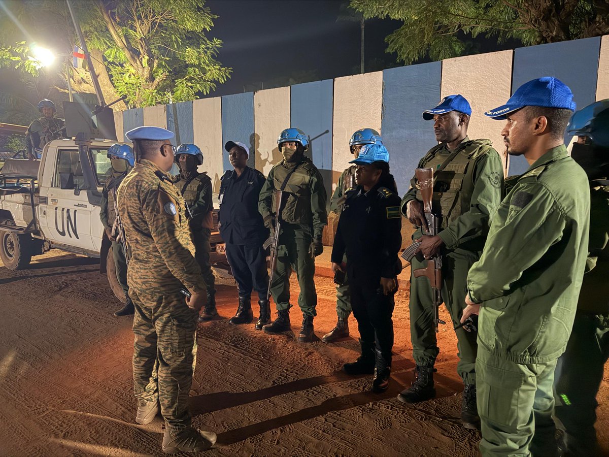 UNPOL_RCA's tweet image. Dans cadre #Protection des personnes et de leurs biens, #UNPOL : JTFB, MaurFPU, IndoFPU et les IPO de Bangui accentuent les patrouilles nocturnes motorisées dans la ville et ses périphéries. Les 3e, 6e, 8e ardts ainsi que Bimbo &amp;amp; Bégoua considérés hotspots sont les plus concernés