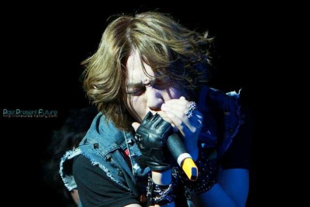 Midnight tweet media