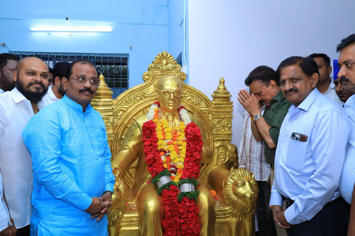 Girish Mahajan tweet media