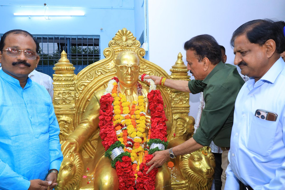 Girish Mahajan tweet media