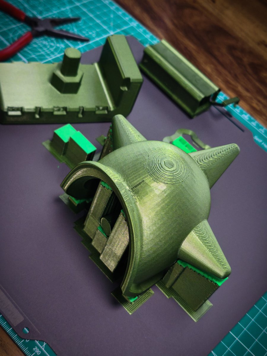 thrutheframe's tweet image. Printed on the newly launched @bambulabGlobal #X2D. The Zaku armour requires a lot of support material, and the X2D’s right Bowden nozzle delivers a clean finish. Printed using @AlizLongshan metallic green PETG and Bambu Basic green PLA for support interface material. #gunpla