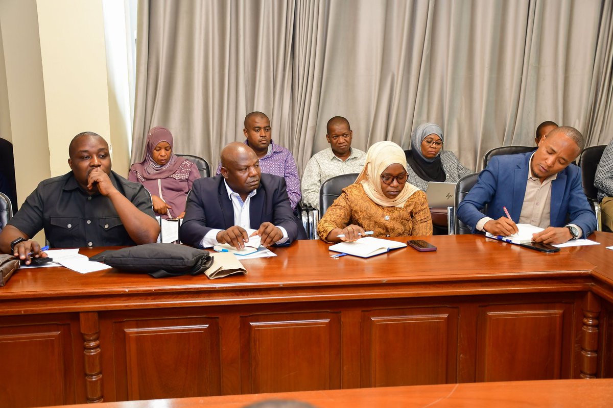 Waziri wa Nchi Ofisi ya Rais <a href="/tmsmim1757/">OFISI YA RAIS TAMISEMIM ZANZIBAR</a> Mhe. Idrissa Kitwana Mustafa amefungua mafunzo ya siku mbili ya kuwajengea uwezo wakuu wa Serikali za Mitaa kuhusu usafi wa Miji pamoja na kupamba Miji ya Zanzibar hapo katika ukumbi wa Jiji la Zanzibar Michenzani mall.

📆 14 April, 2026