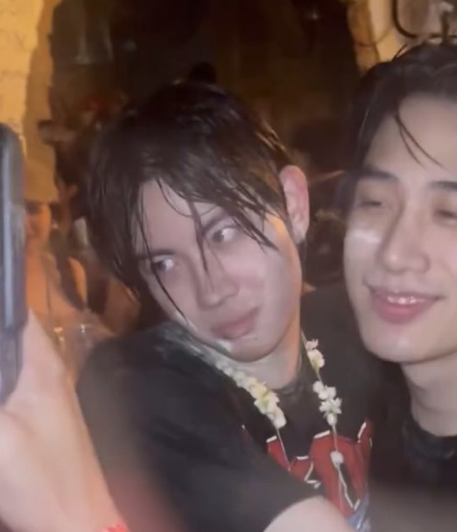 ILYSB #ลัทธิพี่วรรณ tweet media