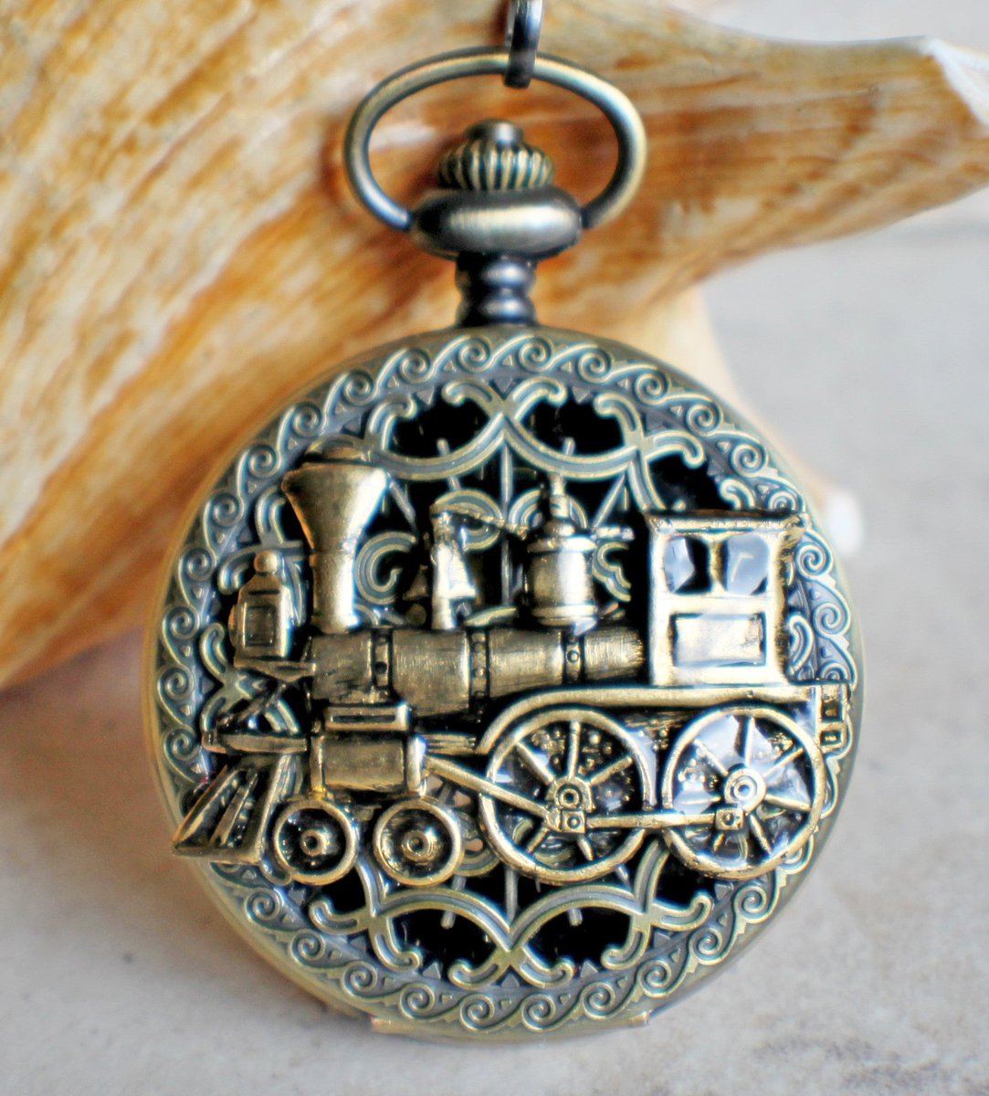 charsfavorite's tweet image. Experience timeless elegance with the Train Mechanical Pocket Watch for just $79.00. Elevate your style and make every second count. #LuxuryWatches #Timepiece

Shop Now charsfavoritethings.com/products/copy-…